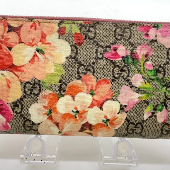Gucci 🌺 Bloom🌺 Zip Wallet - Picture 2 of 16